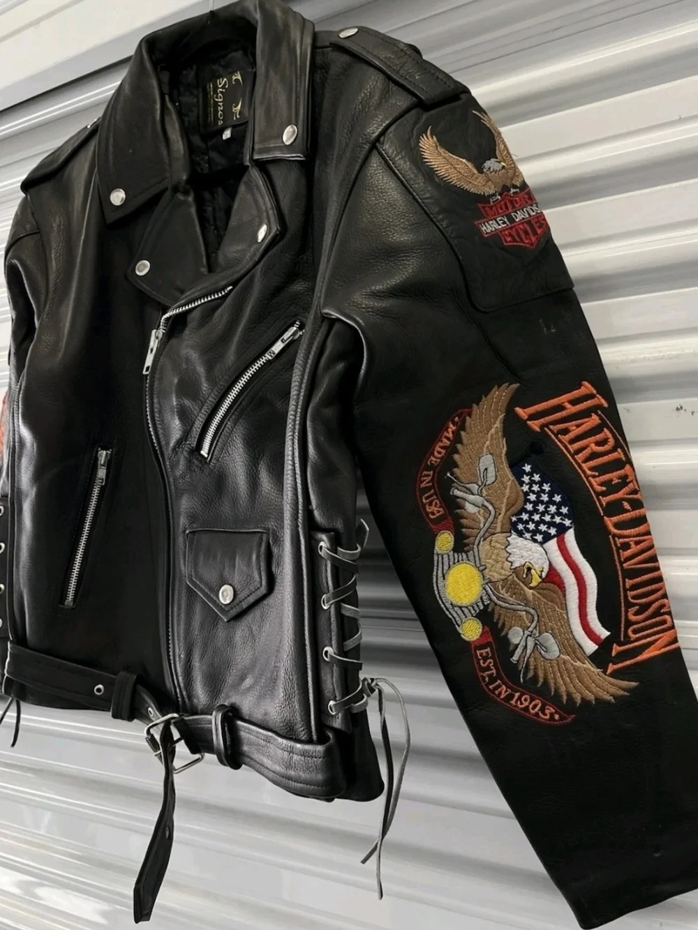 The Unbranded Brand classic black
